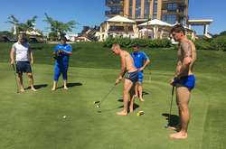 Як Коноплянка, Селезньов та Зінченко на зборах у Харкові у гольф грали (фотогалерея)