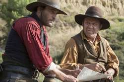  Кадр из черной комедии «Братья Систерс» 