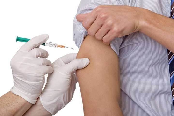 У МОЗ спростували інформацію про смерті від вакцини