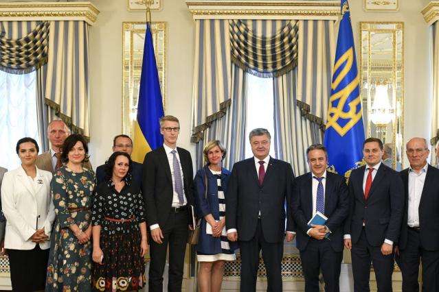 Порошенко призначив п'ятьох нових членів НКРЕКП