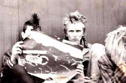 Портал в другое пространство и время. Экстравагантные фото эстонских панков 1980-х годов