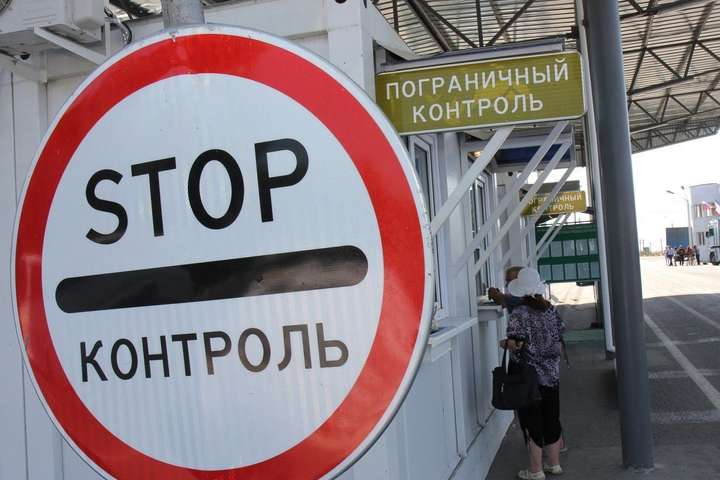 Россия запретила выезд за границу рекордному количеству граждан из-за их долгов
