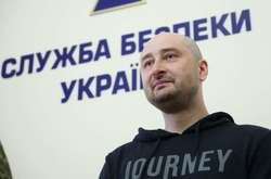 Аркадій Бабченко на брифінгу СБУ 30 травня, де стало відомо про інсценування його вбивства задля отримання цінної інформації щодо ряду запланованих терактів в Україні