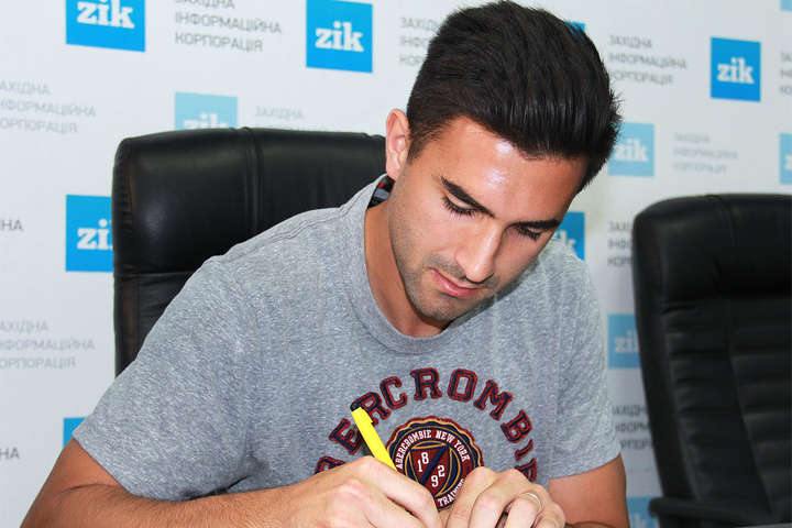 «Карпати» підписали трирічний контракт з аргентинським півзахисником