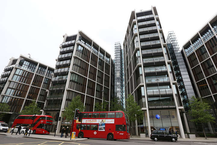 Российские олигархи начинают продавать жилье в Лондоне