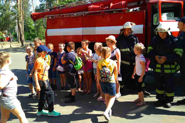 На Київщині евакуювали учнів школи через запах газу
