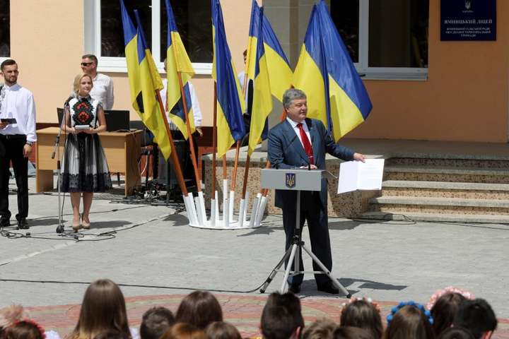 Порошенко: Года государственного языка в Украине не будет. Будет 10-летие