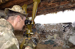 На Донбасі поранено українського військовослужбовця