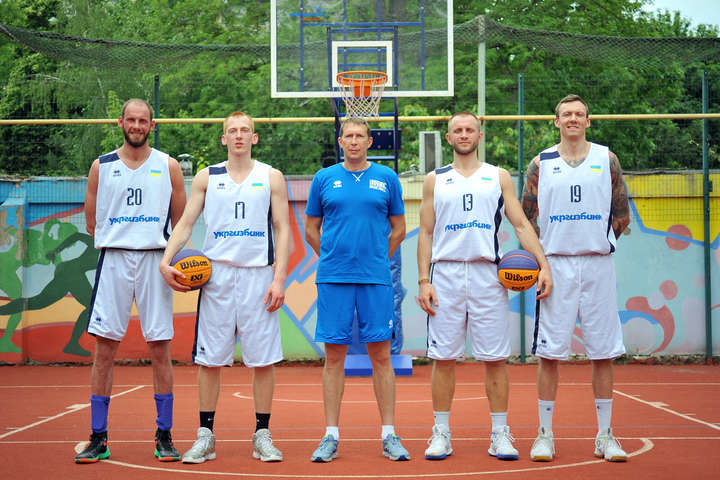 Збірні України з баскетболу 3х3 прибули до Франції на представницький турнір