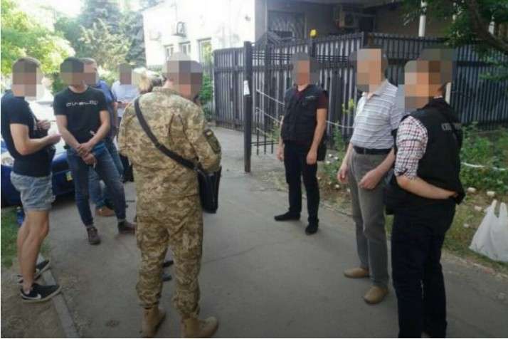 В Одесі на хабарі погорів лікар військкомату