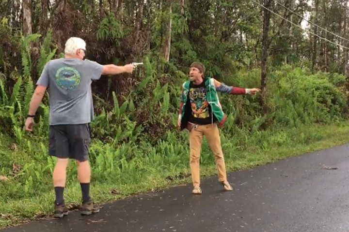 Стрельба по-гавайски: местные жители защищают свои дома от мародеров