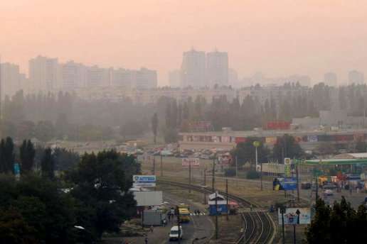 Киян та гостей столиці попереджають про смог над містом