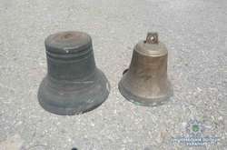 На Київщині небайдужий до оковитої чоловік крав церковні дзвони