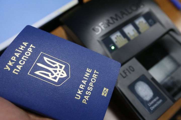 Українське консульство в РФ припинило оформлення закордонних паспортів
