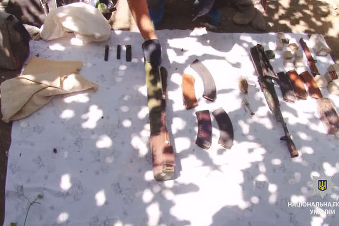 На Одещині правоохоронці виявили сховище зброї