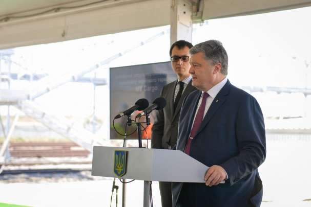 <p>У п'ятницю Петро Порошенко відвідав Одесу</p> - Президент зі скандалом звільнив голову району на Одещині
