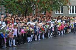 Чи потрібно в Україні заборонити шкільні лінійки?