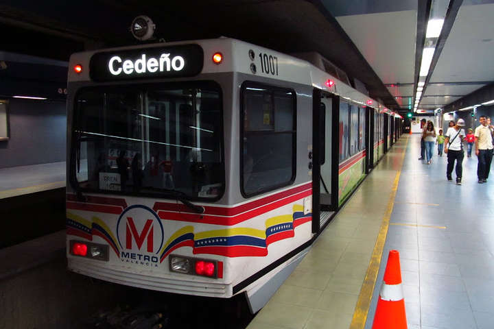 В Венесуэле из-за отсутствия бумаги метро стало бесплатным