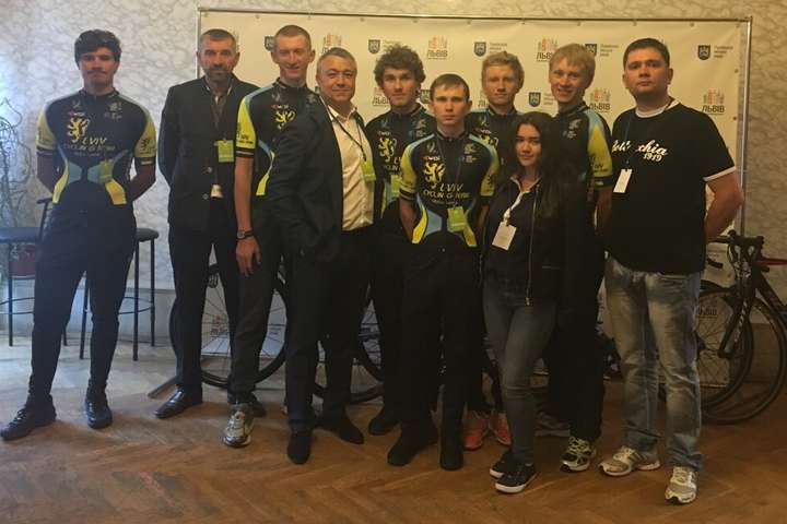 Фото взяте з ФВУ - У Львові презентували українську континентальну команду з велоспорту