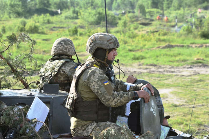 Об'єднані сили повідомили про трьох поранених на Донбасі військових