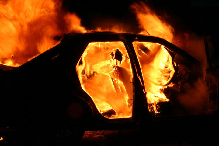У Румунії спалили авто журналіста