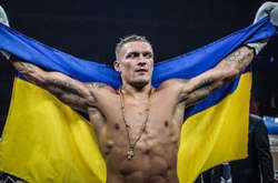 Усик відновив підготовку до бою з Гассієвим (відео)