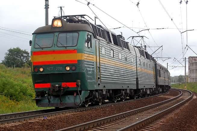 На Полтавщині потяг збив двох людей на скутері