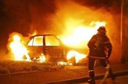 У Києві повністю згорів припарковий на узбіччі дороги Daewoo Lanos