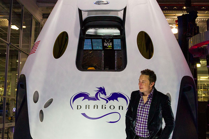 Туристические полеты вокруг Луны откладываются на год - SpaceX