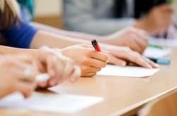 На Вінничині у  двох абітурієнтів під час ЗНО з математики виявили мобільні телефони