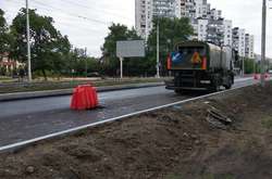 Автодорівці показали, як вдень і вночі ремонтують столичні дороги (фотогалерея)