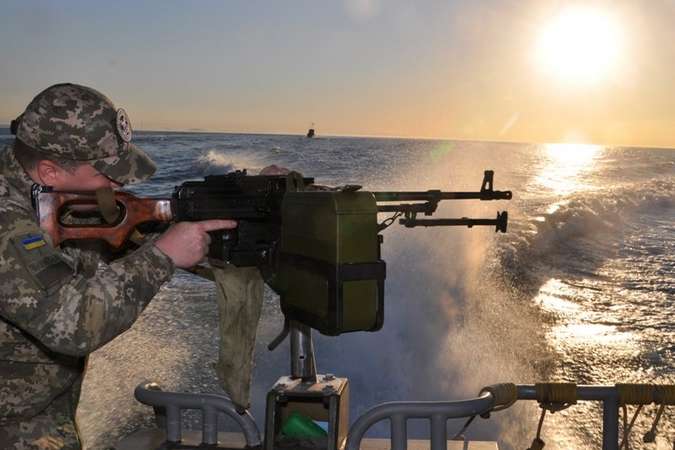 Частину Азовського моря перекриють на літо через військові навчання