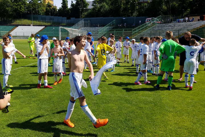 Юні футболісти «Динамо» виграли турнір у Польщі, розгромивши у фіналі російську команду