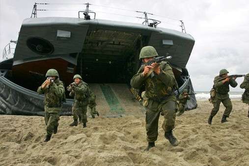 Росія почала масштабні військові навчання в окупованому Криму та на кордоні з Україною 