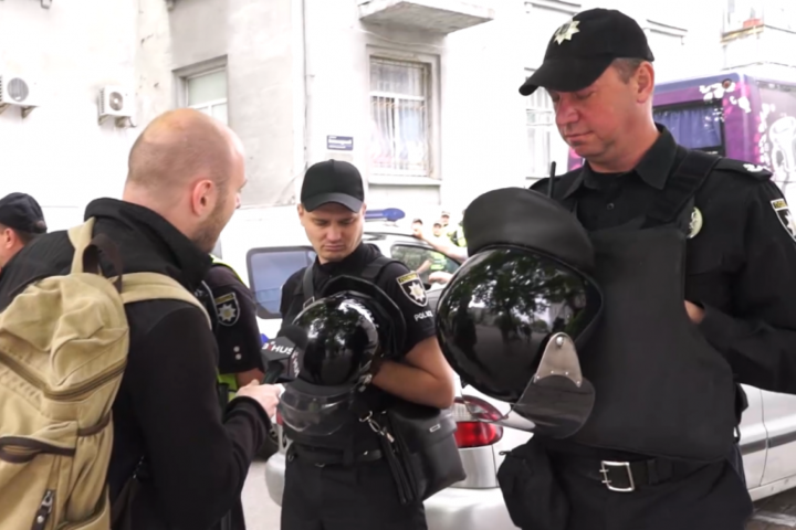 МВС досі не навело порядок з номерами на шоломах поліцейських