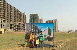 Нищета и стройка в проекте французского фотографа