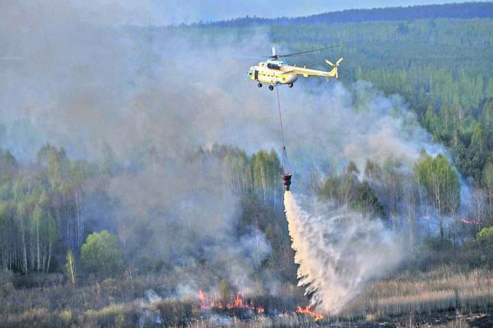 До ліквідації масштабної пожежі у зоні ЧАЕС залучено два літаки і вертоліт