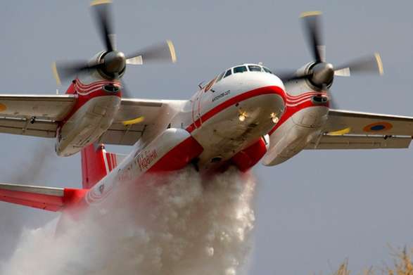 Авіація ДСНС скинула 10 тонн води на пожежу у зоні ЧАЕС