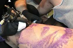 Свежо и оригинально: Художник создает объёмные татуировки, используя компьютерный код