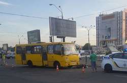 У Києві маршрутка збила на смерть молоду жінку на пішохідному переході