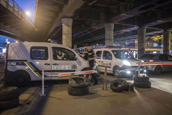 Страшна знахідка у Києві: у технічному колодязі виявлено труп