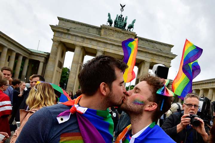 Гомосексуальные пары смогут жить в любой стране Евросоюза: даже там, где такие браки запрещены