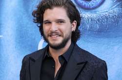 В доспехах под дождем: Кит Харингтон похвастался идеальным торсом