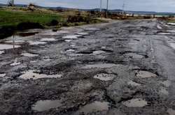 Мешканці Прикарпаття погрожують «наглухо» перекрити дорогу на Буковель