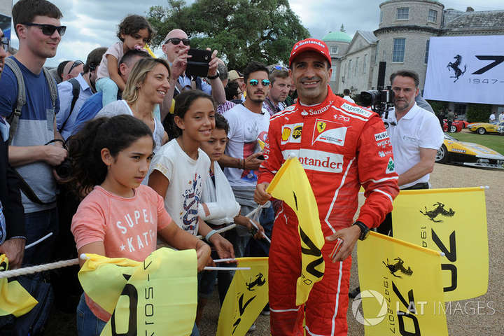 Гонщик Формули-1 Марк Жене дріфтуватиме на Ferrari на Подолі у Києві (відео)