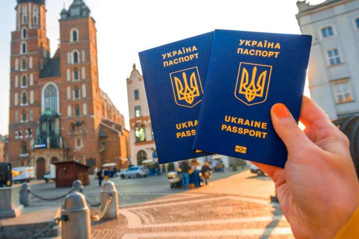 Українці за рік безвізу з’їздили у ЄС 500 тисяч разів