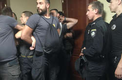 Сесія Київради завершилася бійкою (фото, відео)