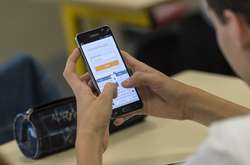 У школах Франції заборонять мобільні телефони