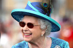 Королеву Єлизавету ІІ прооперували