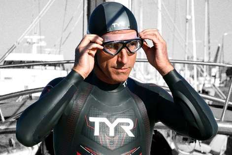 Легендарний французький плавець розпочав свій заплив через Тихий океан (відео)